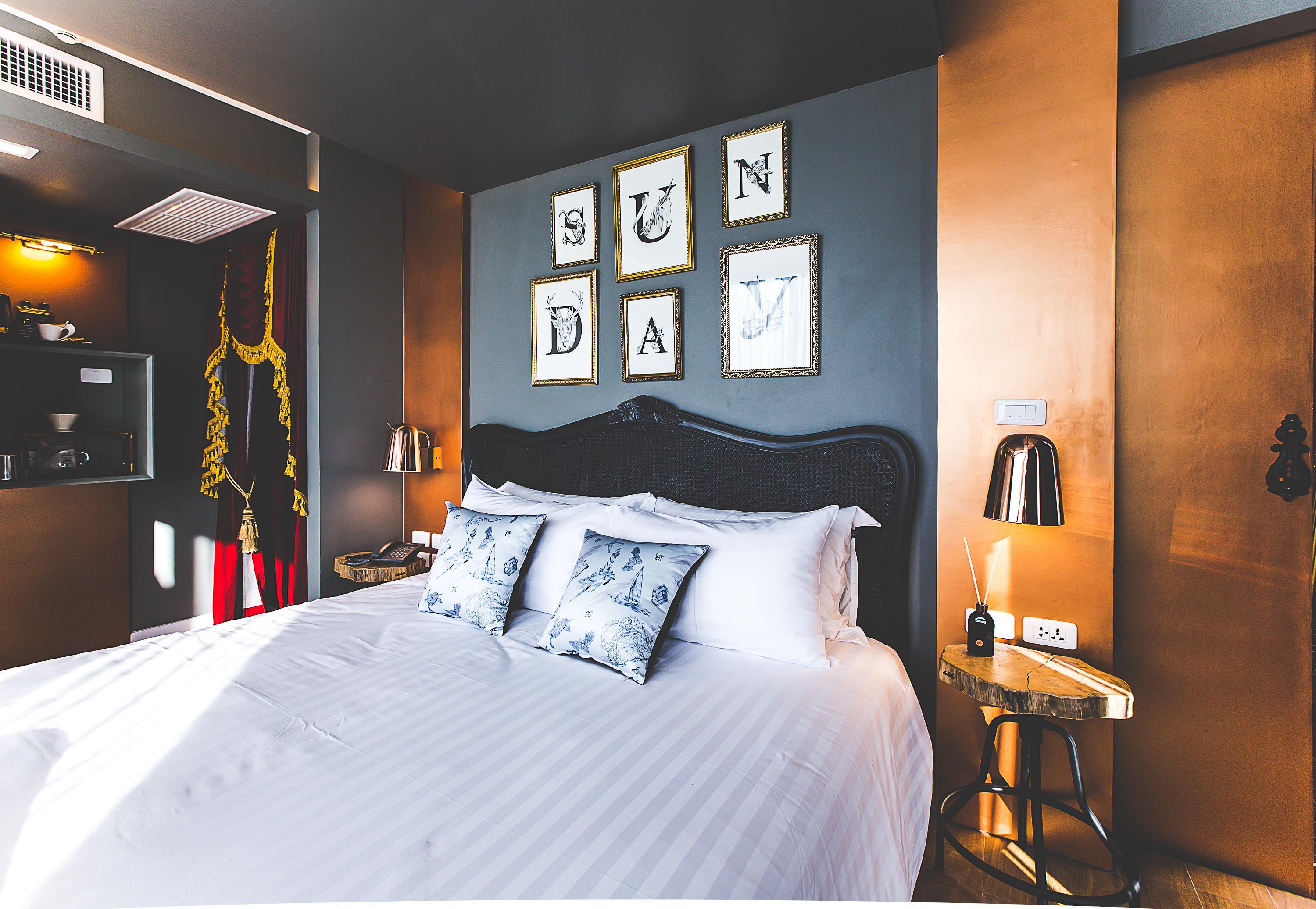 Art Mai Gallery Nimman Hotel Чиангмай Экстерьер фото A room at the hotel