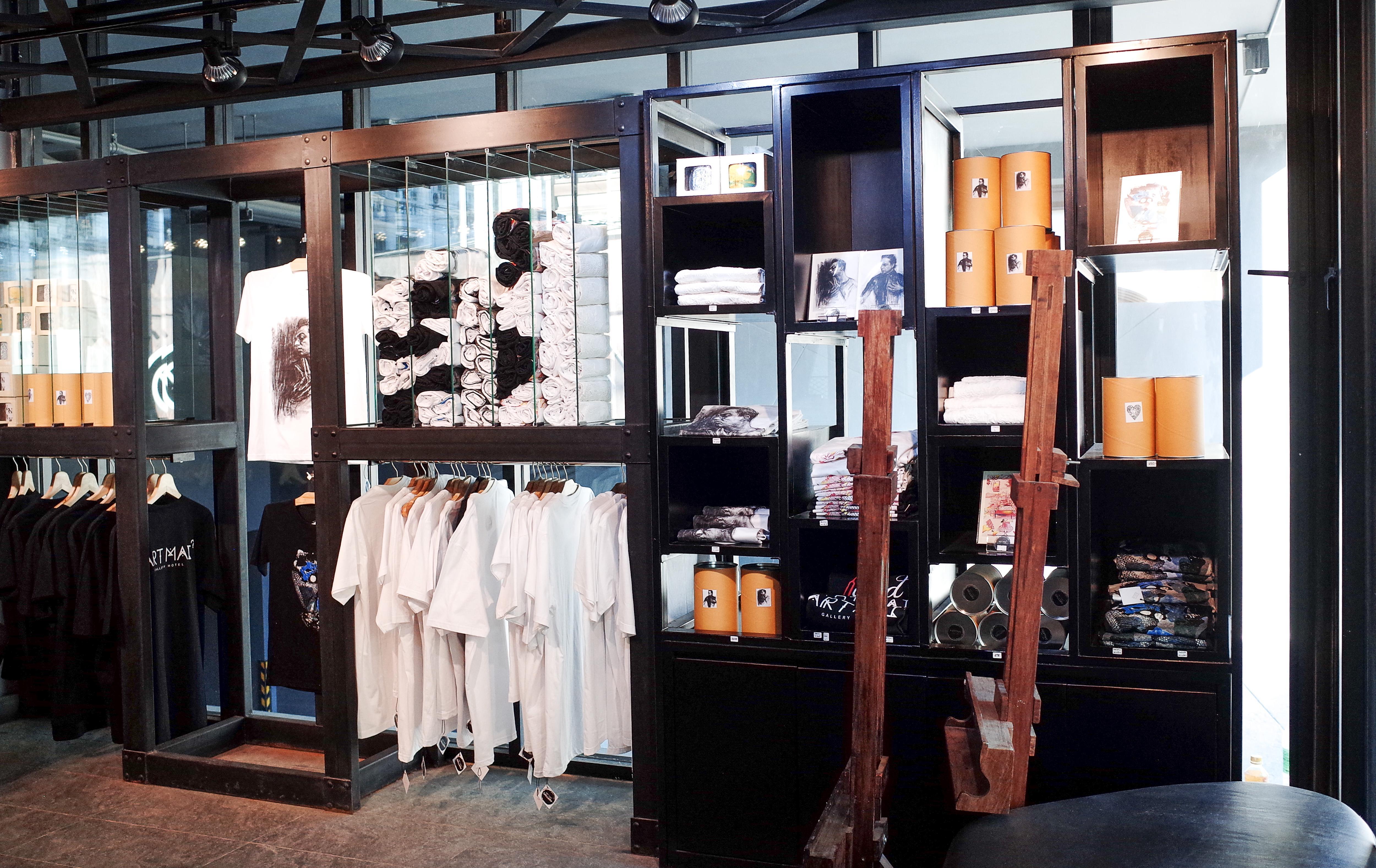 Art Mai Gallery Nimman Hotel Чиангмай Экстерьер фото The gift shop at the Chengdu Research Base of Giant Panda Breeding