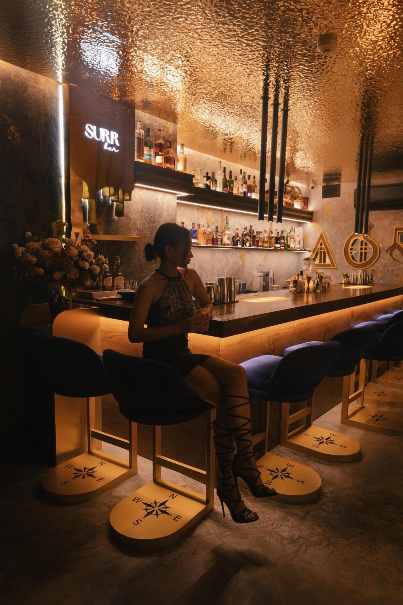 Art Mai Gallery Nimman Hotel Чиангмай Экстерьер фото The bar at the London Edition