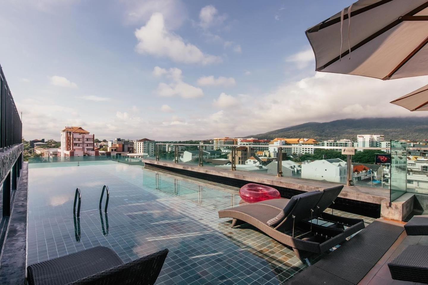 Art Mai Gallery Nimman Hotel Чиангмай Экстерьер фото Rooftop pool at the hotel
